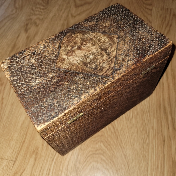 Vintage Tramp Art Style Box - Picture 9 of 9